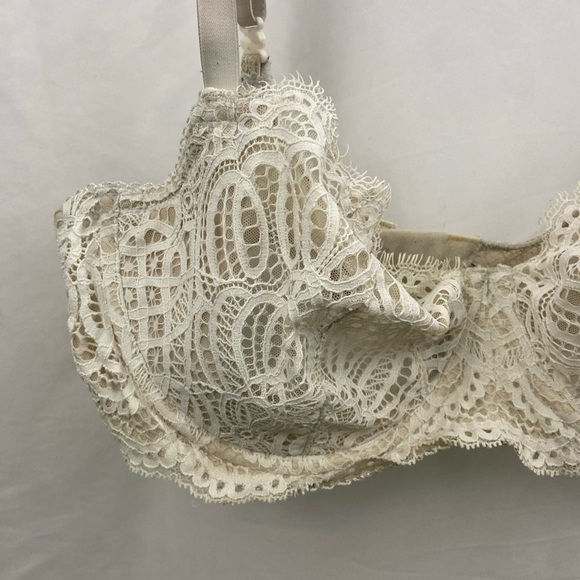 Victoria's Secret Bra Women's 38DD Cream Lace Push Up Without Padding Angels - Picture 2 of 16